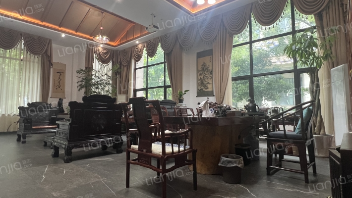 纯高国际现代商务花园二手房实景图