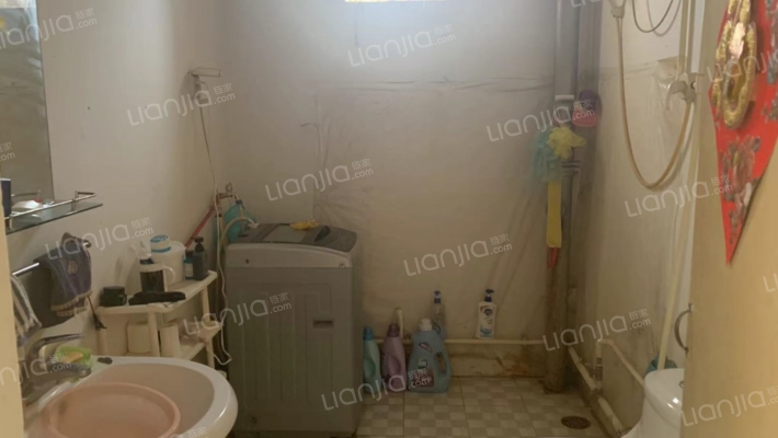 华阳水电小区 3室2厅 南 北-卫生间