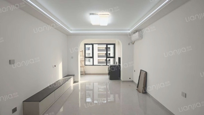 南北通透好户型，一梯两户中间楼层，全明格局-客厅