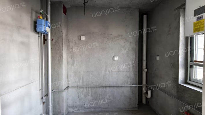 急售三利东区大三居，三阳开泰户型，价格美丽-厨房