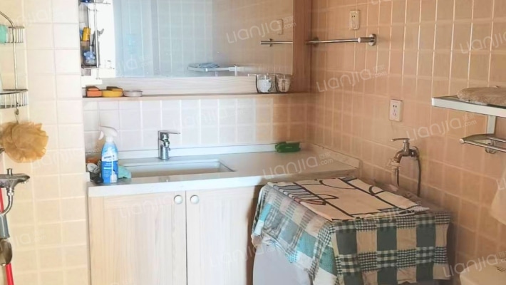 采光好，视野好，田野风光尽收眼底，自住精装，-卫生间