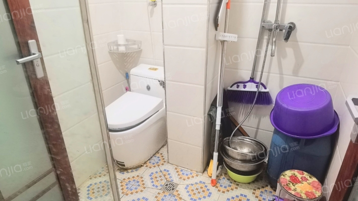 水岸花城精装两居室，大社区集体供暖，交通便利-卫生间