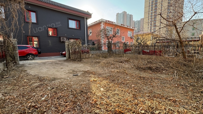 华阳别墅小区是独栋的，带一个小院，小区环境优美-入户花园