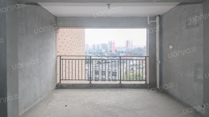 九龙广场交通便利 小区环境干净舒适 适合居住-阳台