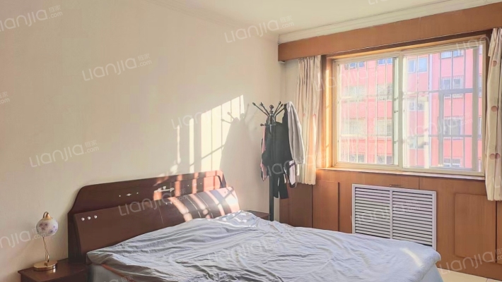 范阳路门口就是838公交，此房满五税费-卧室C