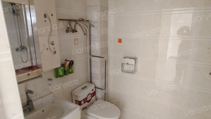 天筑逸城 2室2厅 南 北-卫生间