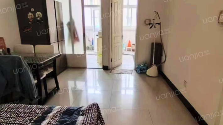 此房在涿州市医院北侧，东大街西侧，小区安静配套齐全-餐厅