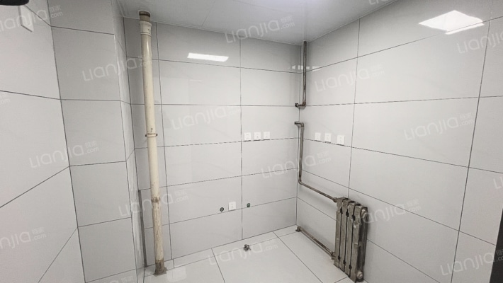 板楼，公摊小，南北通透两居，无遮挡，采光很好-厨房