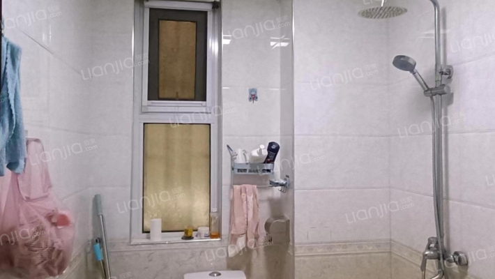 此房南北通透洋房，精装修拎包入住， 交通便利-卫生间B