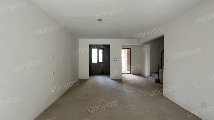 鸿坤理想尔湾别墅，下叠带院子，房本在手，业主急售-餐厅