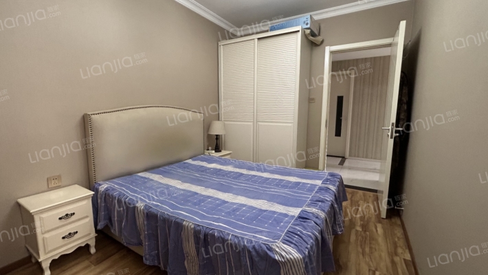 鸿坤全阳三居室   精装修   满二年   随时看房-书房