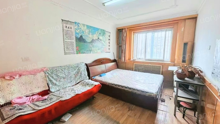 化工设备楼二手房实景图