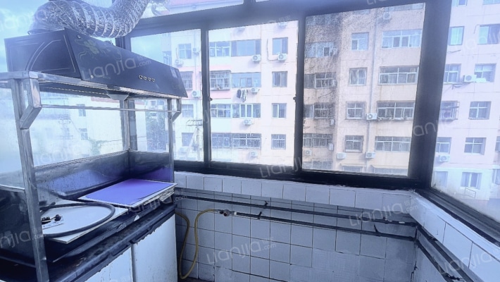 采光好，配套齐全，购物方便，交通便利。-厨房