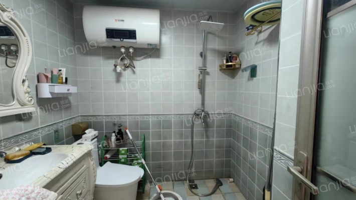 涿州市区西北，往北是北京琉璃河，300米到838车站-卫生间