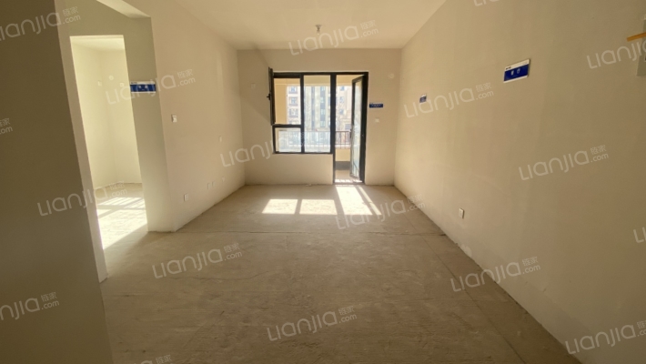 高新区，京港澳告诉旁，大社区。-客厅