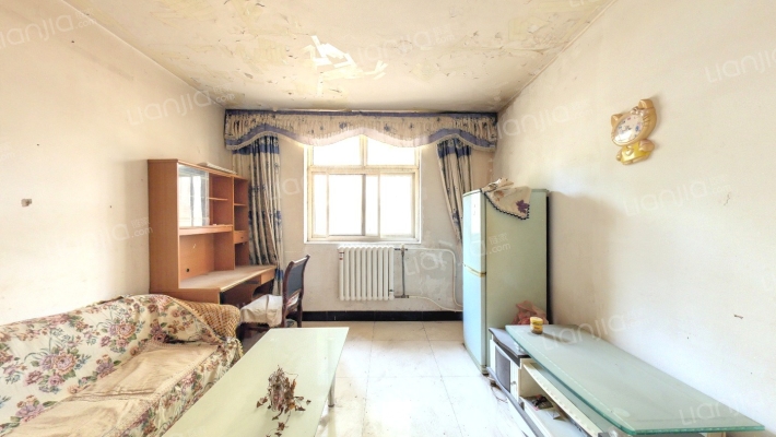 一段家属院二手房实景图