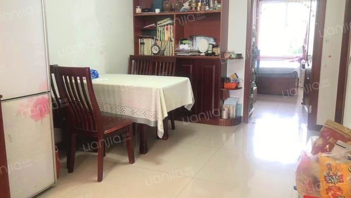 此房满五，电梯房，中间楼层交通便利-餐厅