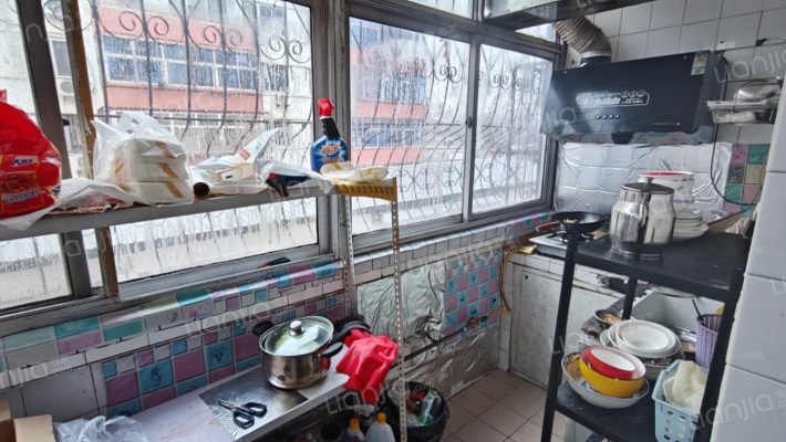 开发区，双语，低楼层，集中供暖三居-厨房