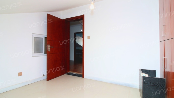 军欣别墅 带花园  满二精装修  停车方便-卧室A