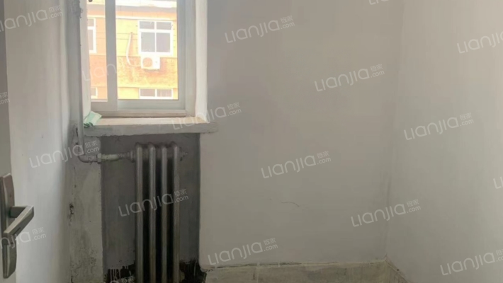 房本满二，采光好，简单装修，可以直接入住-卧室C