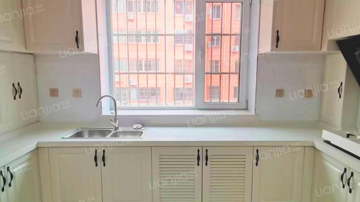 三样户型，南北通透，双阳台，小区停车方便-厨房