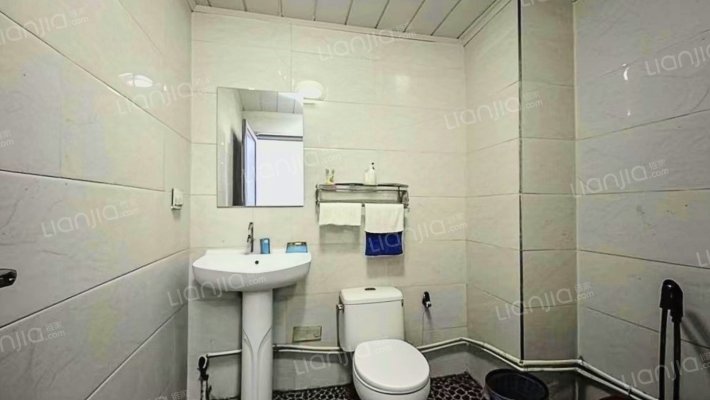 南北通透两居室，中间楼层，采光好。业主靠谱-卫生间