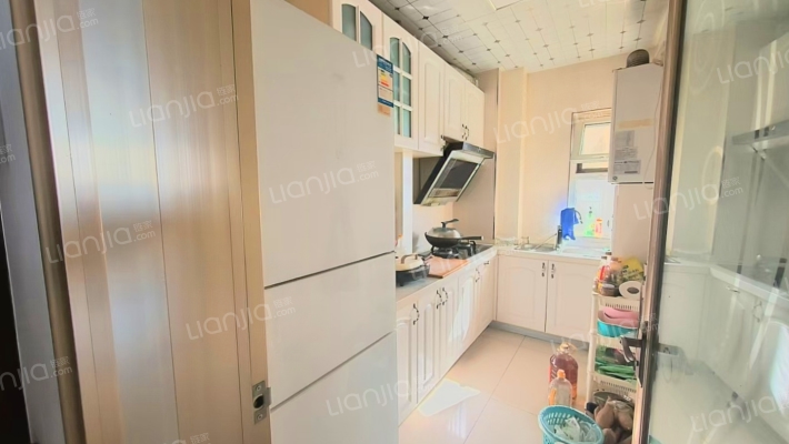 惠友荷园南向两居，采光，视野都很好，精装自住-厨房