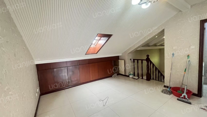 物探三号院 永安小区 顶层复式 精装修-客厅B