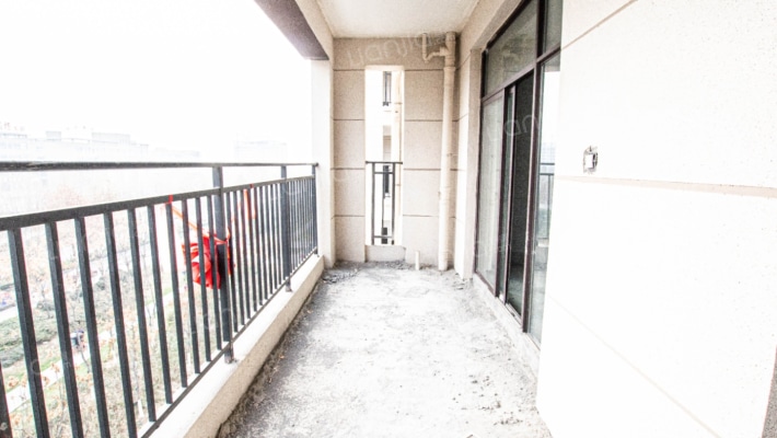 滨湖国际   户型好   位置优越   采光充足  中间位置-阳台