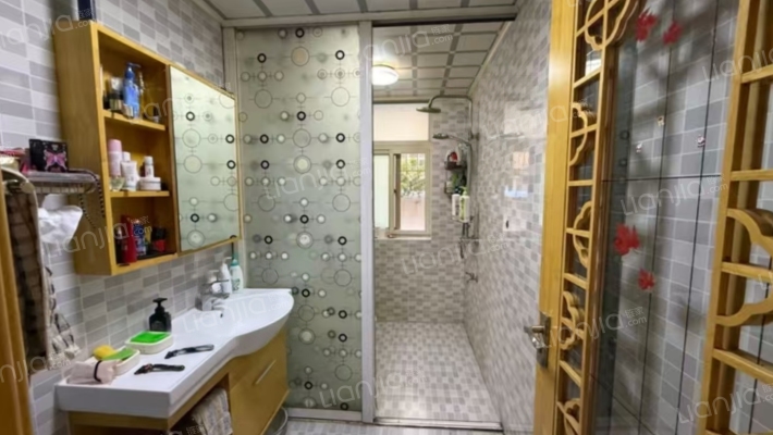 华泰豪庭 南北通透大三居 带装修 低楼层-卫生间B