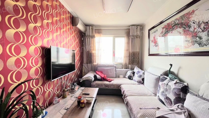 此房满二，业主诚心出售，价格还能再沟通，随时看房-客厅