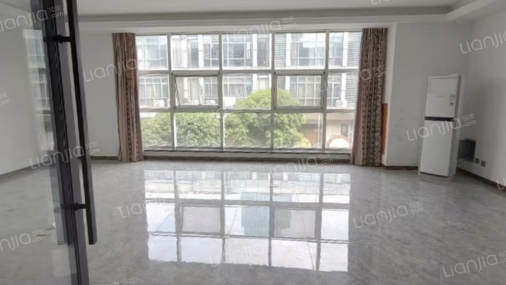 中国轻纺城国贸中心二手房实景图