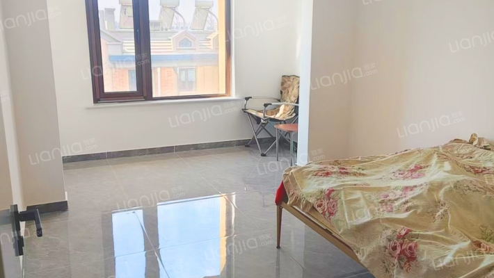 .南北通透四居室 2.精装修 3.采光视野好 4.配套齐全-卧室B