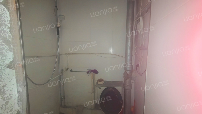 南北通透两居，采光好，视野好，地理位置优越-卫生间