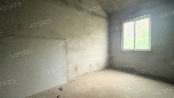 名流丽苑上叠别墅，位于涿州市区的别墅区，得房率高-餐厅