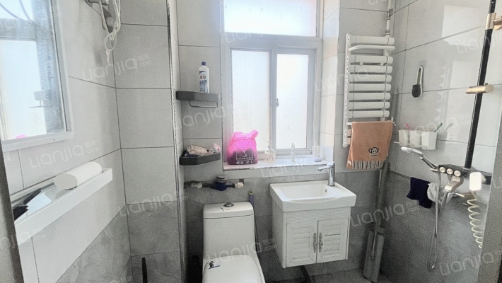 房子满五唯一 步梯三层 集中供暖 采光好 适宜各年龄段-卫生间