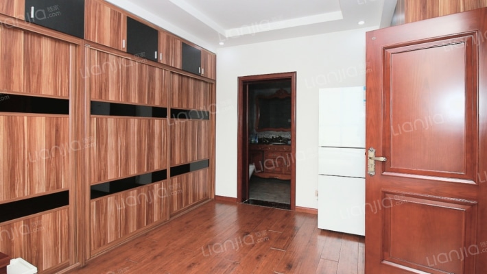 军欣别墅 带花园  满二精装修  停车方便-卧室F