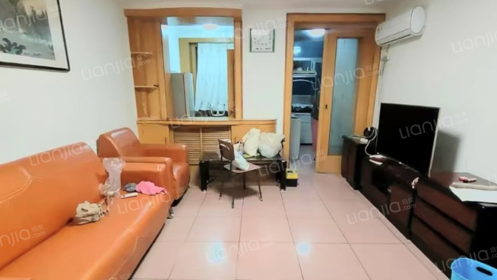 南北通透户型  七十年产权  低楼层-客厅