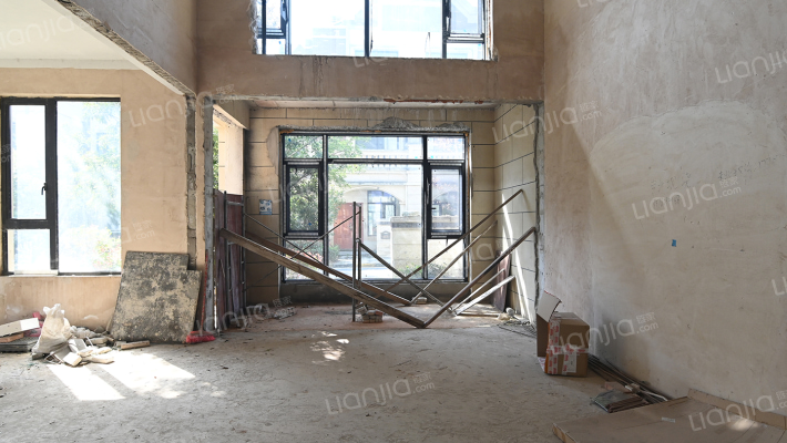 保利半山纳帕溪谷二手房实景图