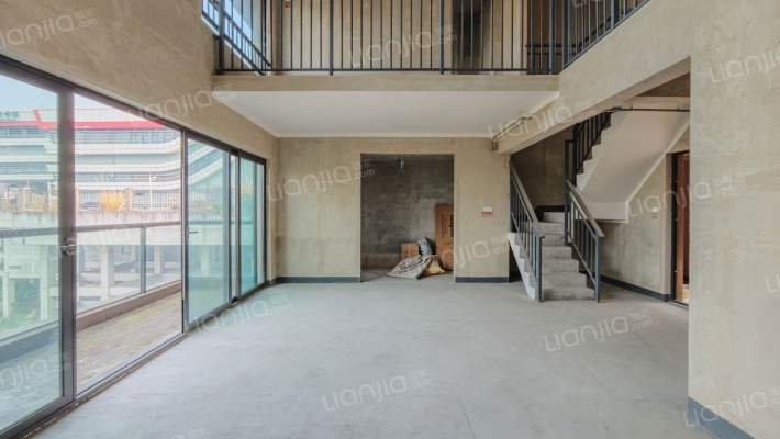 越秀悦映湖山悦墅二手房实景图