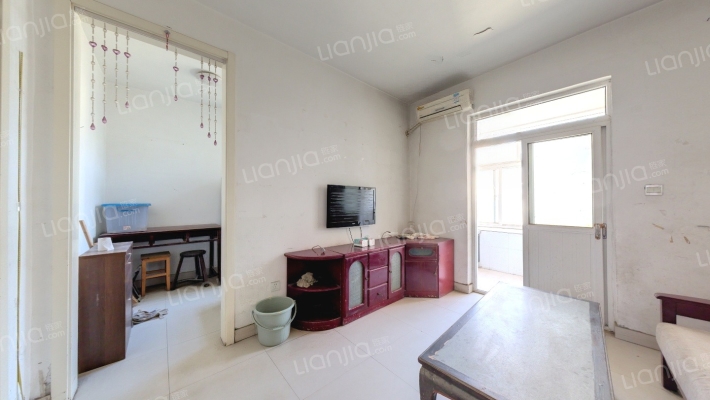 技校宿舍区二手房实景图