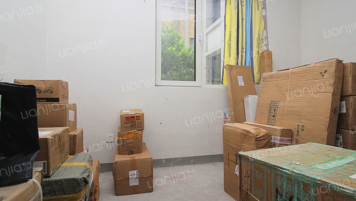 南北通透三居带下跃，社区中间楼栋，房本满2，诚意售-卧室A