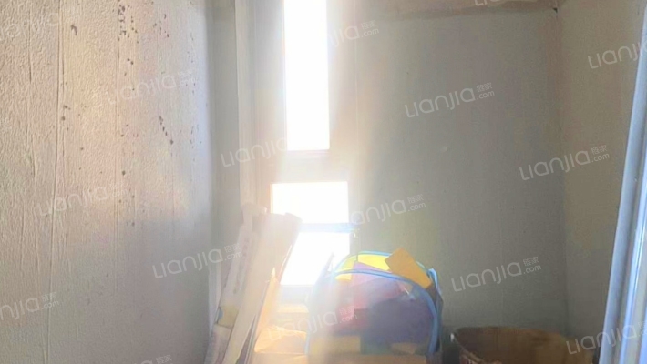 南向两居室，中间楼层采光无遮挡-卫生间B