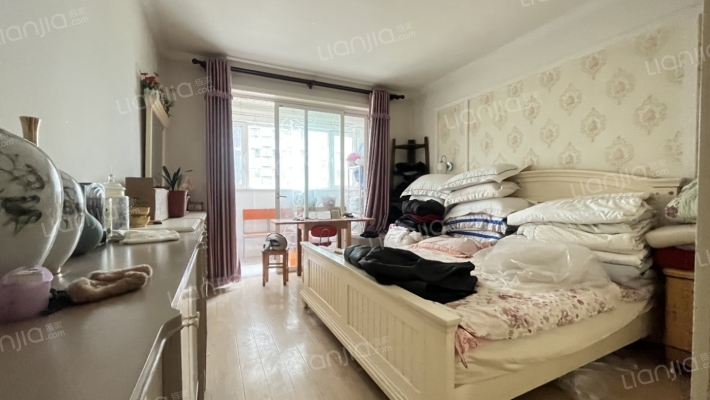 房本满五不唯一，通透3居室，交通便利，配套齐全。-卧室A