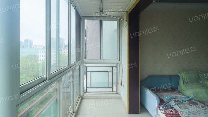 温馨三房 八层新 拎包入住  户型方正  客厅有观景阳台-阳台