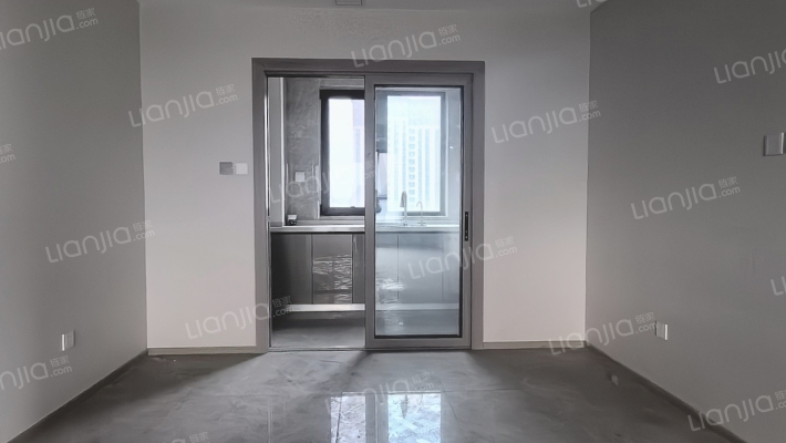 高新区 大楼间距 集中供暖 精装修三居双卫出售-餐厅