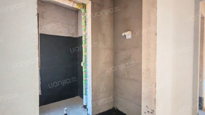 业主移民国外 诚心出售，价格可聊，适合刚需自住-卫生间