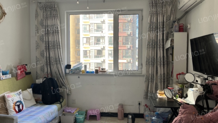 出门就是菜市场，距离二康500米，采光充足，视野好-客厅