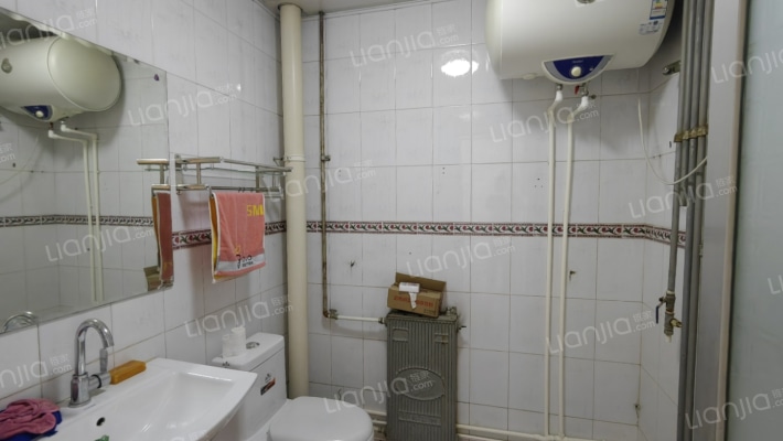 开发区槐林新村南北通透两居生活方便带小房-卫生间