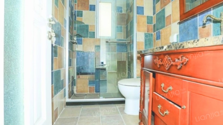 临水系独栋别墅，诚意出售，房本在手，随时过户.-卫生间B